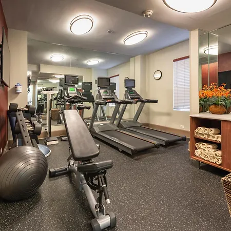 Holiday Inn Express Chicago - Magnificent Mile By Ihg
