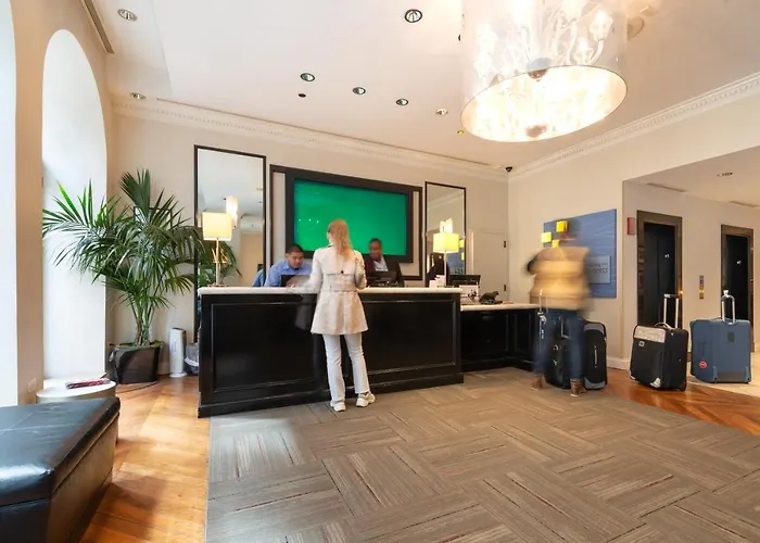 Hotel Express - Magnificent Mile By Ihg 3*