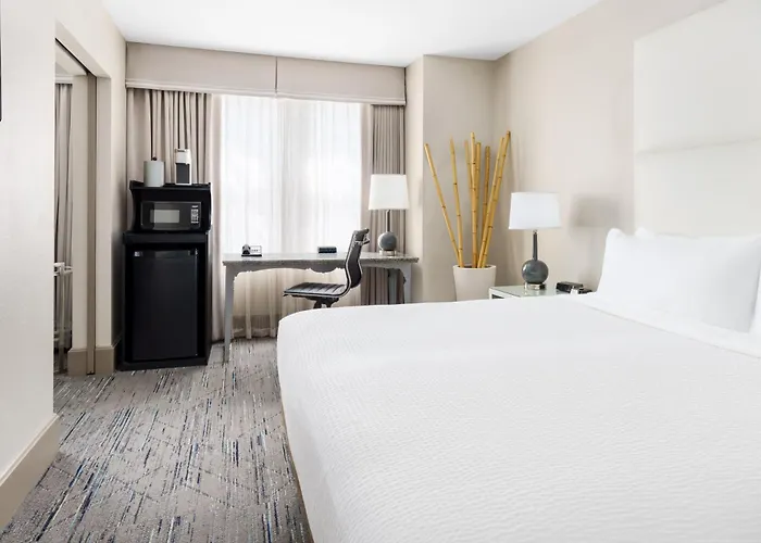 Express - Magnificent Mile By Ihg Hotel