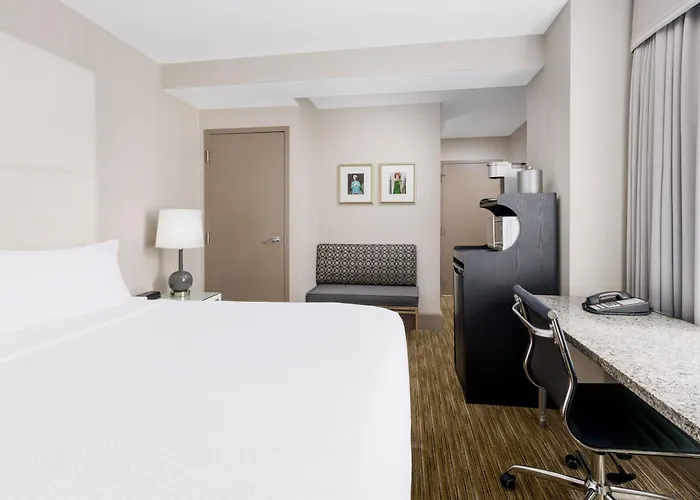 Hotel Express - Magnificent Mile By Ihg Chicago