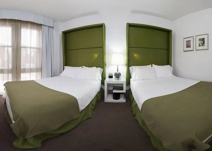 Hotel Express - Magnificent Mile By Ihg 3*