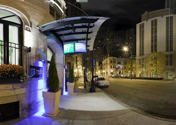 Express - Magnificent Mile By Ihg Hotel 3*