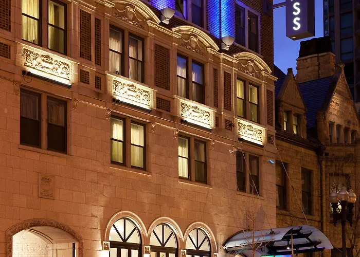 Hotel Express - Magnificent Mile By Ihg 3*