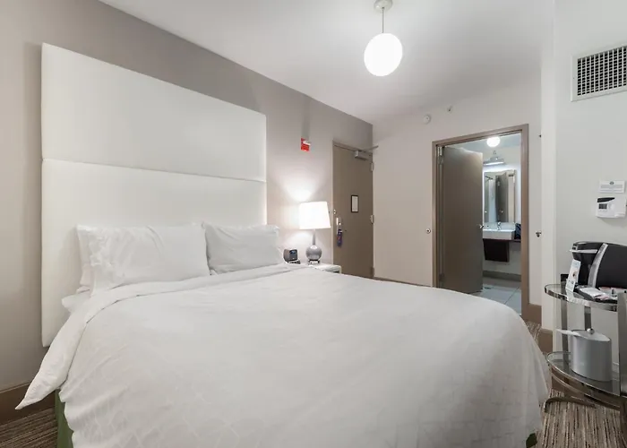 Hotel Express - Magnificent Mile By Ihg