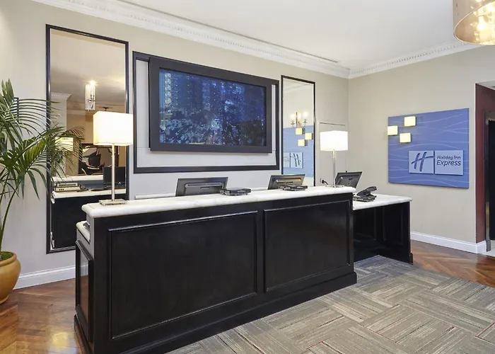 Express - Magnificent Mile By Ihg Hotel 3*
