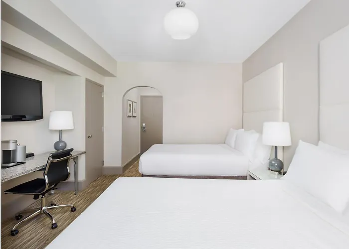 Express - Magnificent Mile By Ihg Hotel