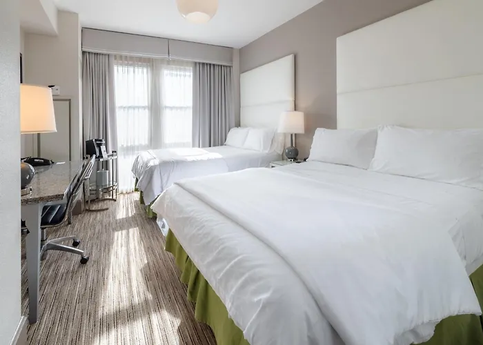 Hotel Express - Magnificent Mile By Ihg 3*
