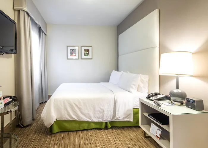 Express - Magnificent Mile By Ihg Hotel Chicago