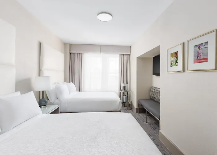 Express - Magnificent Mile By Ihg Hotel 3*