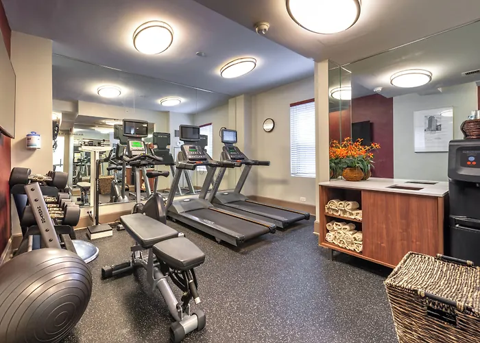 Hotel Express - Magnificent Mile By Ihg 3*