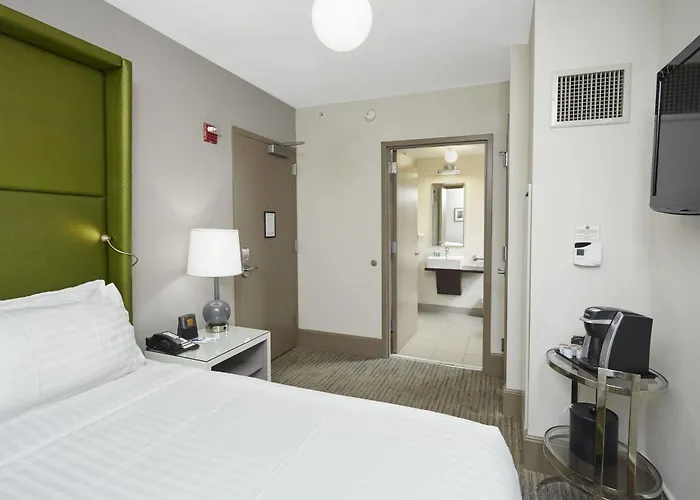 Hotel Express - Magnificent Mile By Ihg