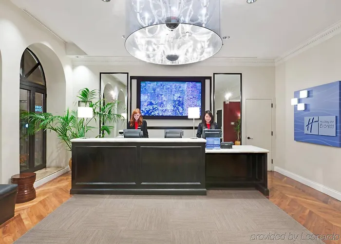 Hotel Express - Magnificent Mile By Ihg 3*